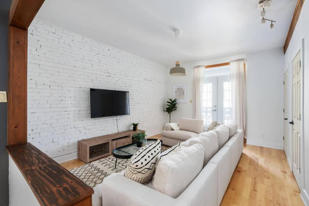 דירות מונטריאול Chic Mile-End 3Br Getaway - Free Parking, Sleeps 8 מראה חיצוני תמונה