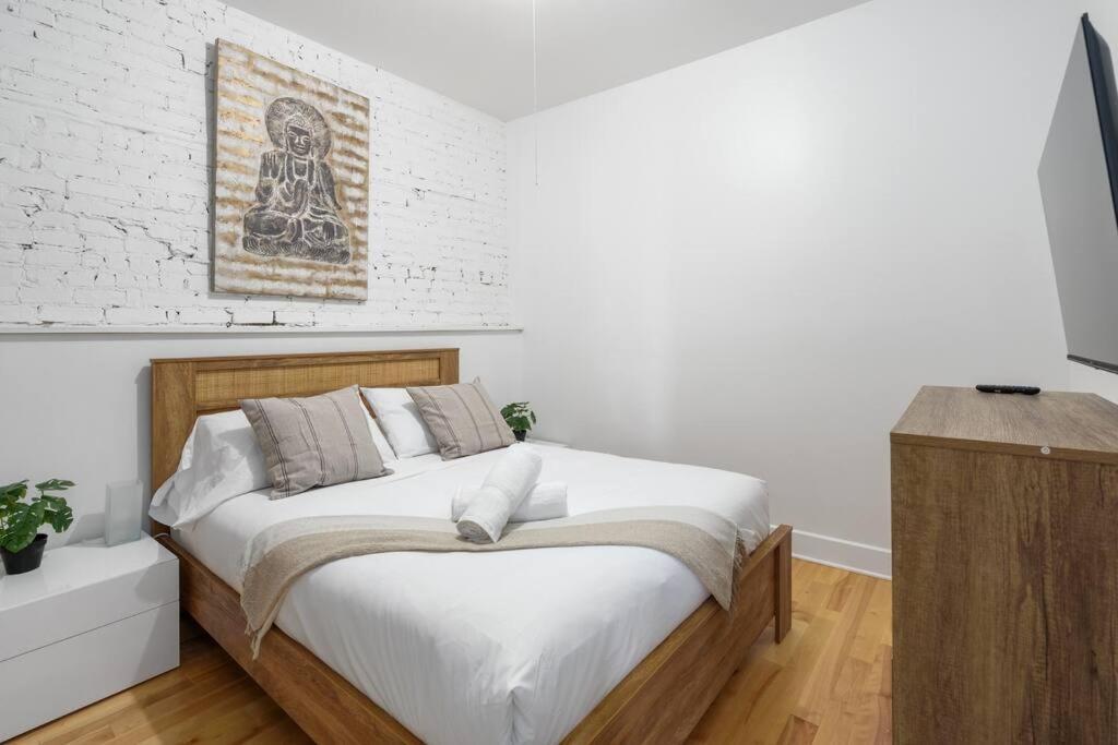 דירות מונטריאול Chic Mile-End 3Br Getaway - Free Parking, Sleeps 8 מראה חיצוני תמונה